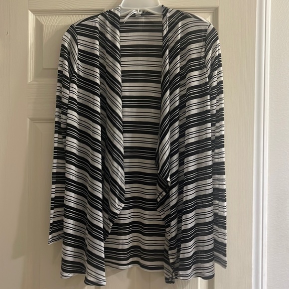 Woman's top - Picture 1 of 4